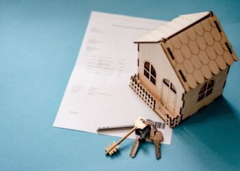 The Reserve Bank of India (RBI) has made some very important changes to help people with home loans.