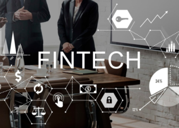 Fintech, where technology is making things easier by offering convenience, people also need to be aware of rising cases of fraud in the industry. (Image source: Freepik)